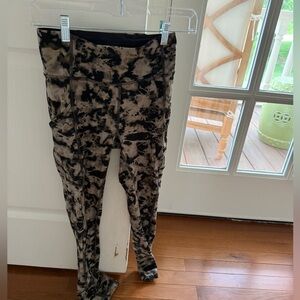 LULULEMON TYE DYE LEGGINGS size 4, 25 inch